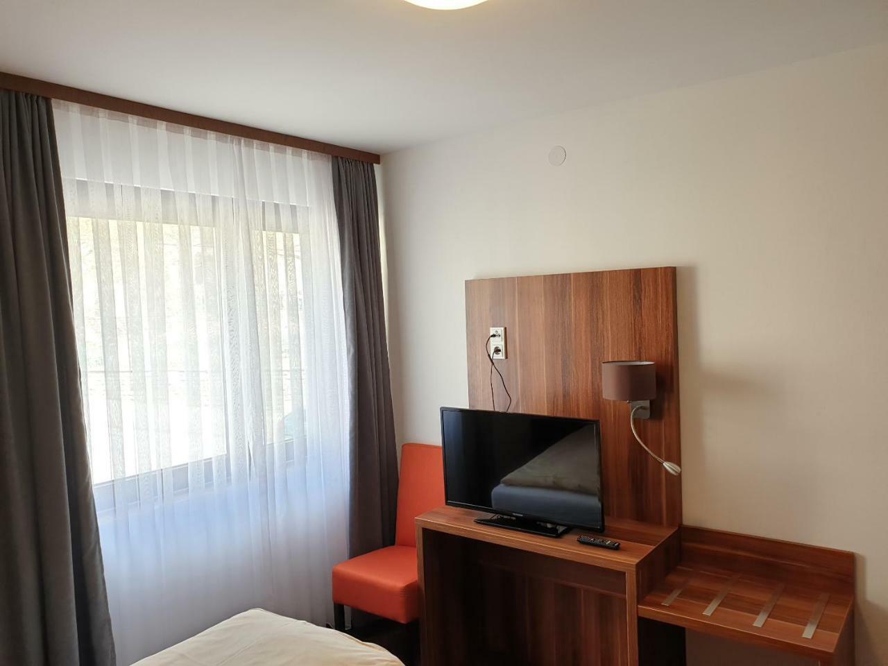 Kirchberg Hotel Garni Саарбрюкен Екстер'єр фото